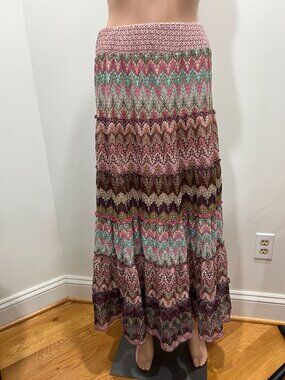 Maxi lacy skirt size M